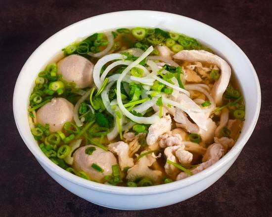 S7 Chicken Noodle Soup (Pho Ga) (雞肉河粉)